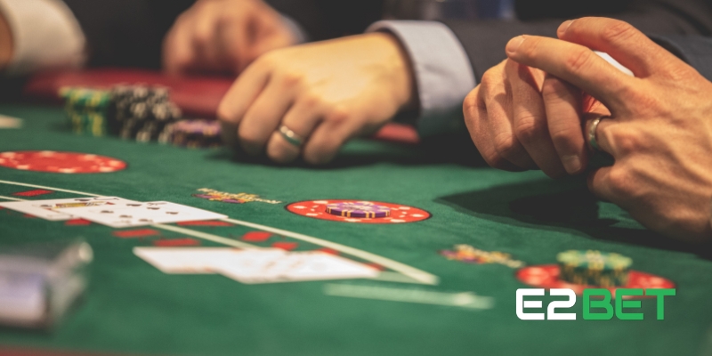 Các quyền hành động trong ván bài Poker E2BET